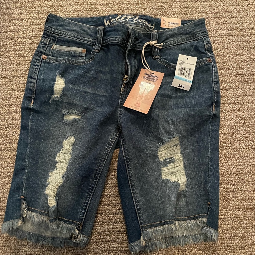Womans Bermuda style shorts size 5 NWT